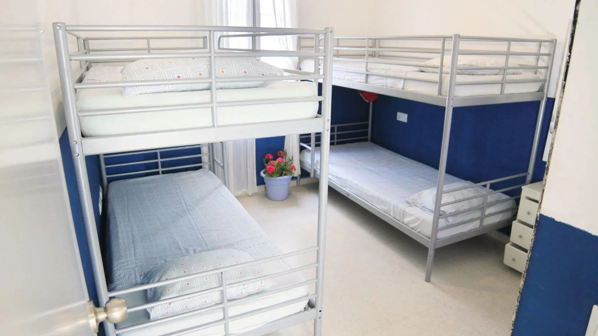 Cadiz Inn Backpackers Hostel